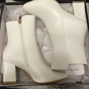 Womens 5.5 high top heeled boots. Never worn. In original box